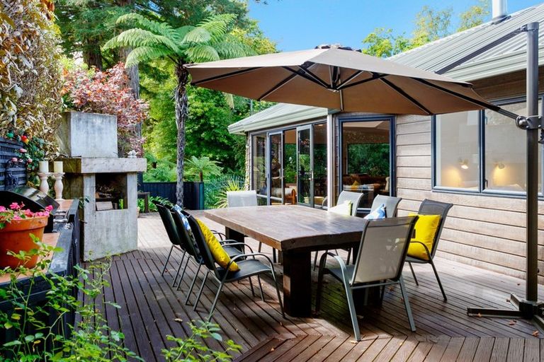 Photo of property in 28 Te Kopua Street, Acacia Bay, Taupo, 3330