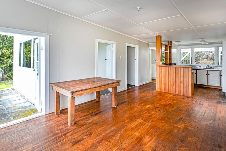 Photo of property in 9 Adams Road, Thornton Bay, Thames, 3575