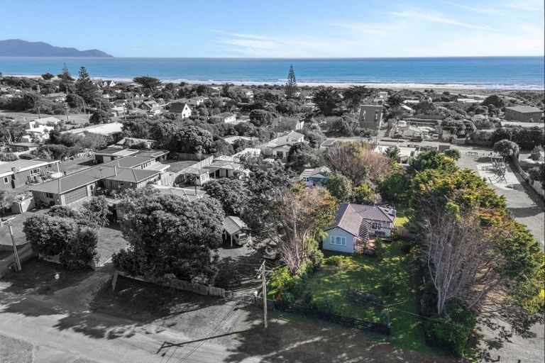 Photo of property in 5 Gawler Street, Te Horo Beach, Otaki, 5581