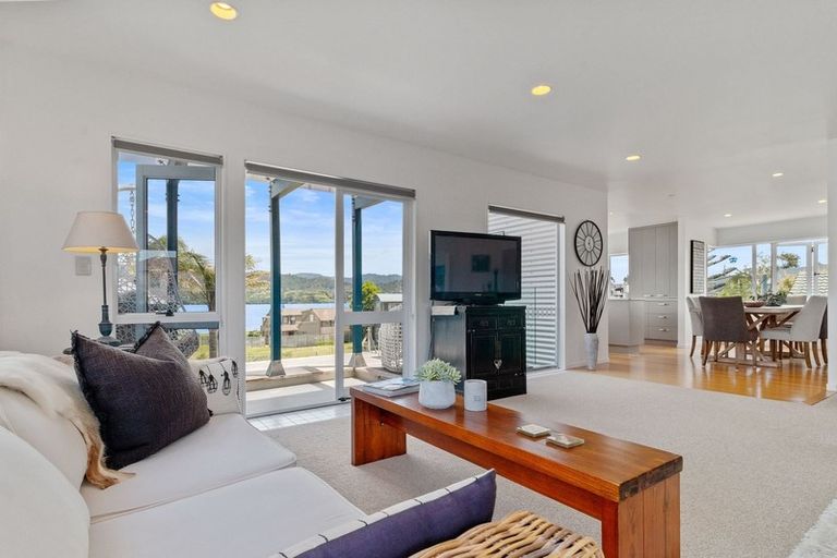 Photo of property in 140 Vista Paku, Pauanui, Hikuai, 3579