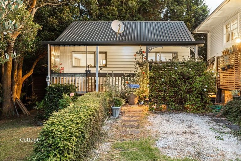 Photo of property in 66 Atkinson Road, Titirangi, Auckland, 0604