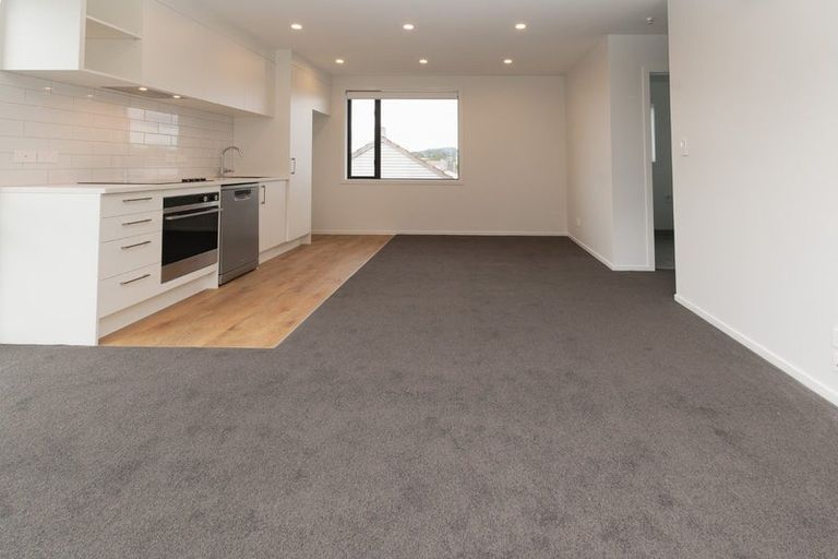 Photo of property in 13/1 Fruitvale Road, New Lynn, Auckland, 0600