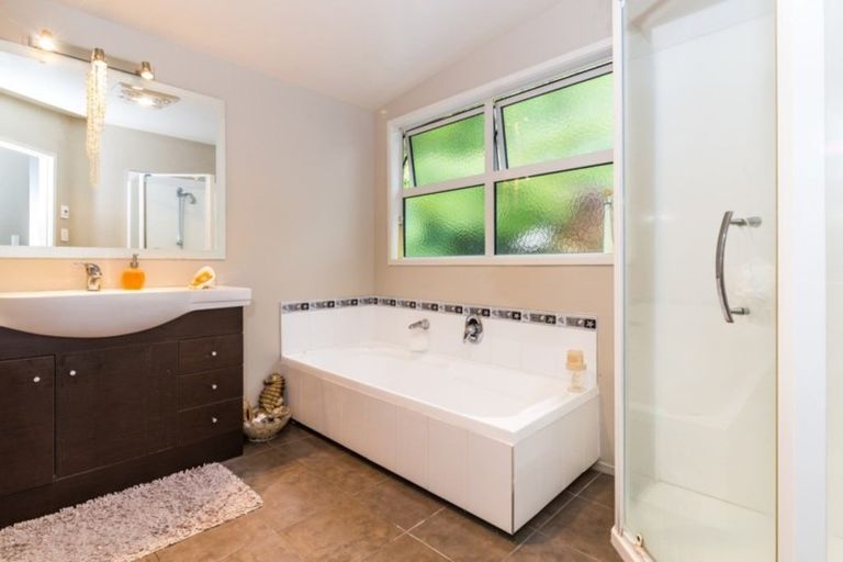 Photo of property in 33 Shera Street, Acacia Bay, Taupo, 3330