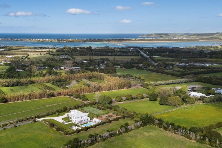 Photo of property in 130 Omaha Flats Road, Tawharanui Peninsula, Warkworth, 0986