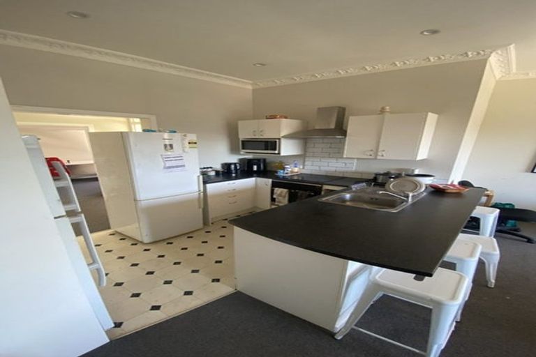 Photo of property in 62 Kelburn Parade, Kelburn, Wellington, 6012