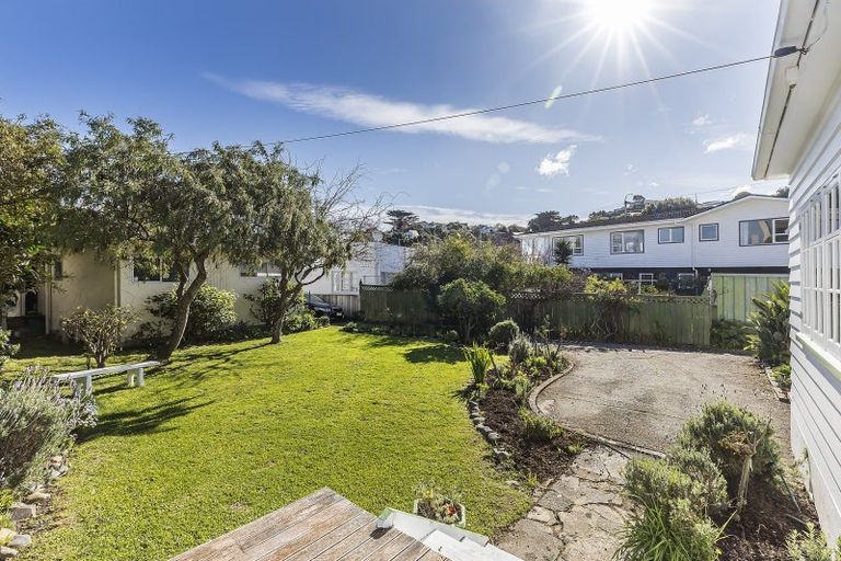 Photo of property in 15 Streatlam Crescent, Strathmore Park, Wellington, 6022