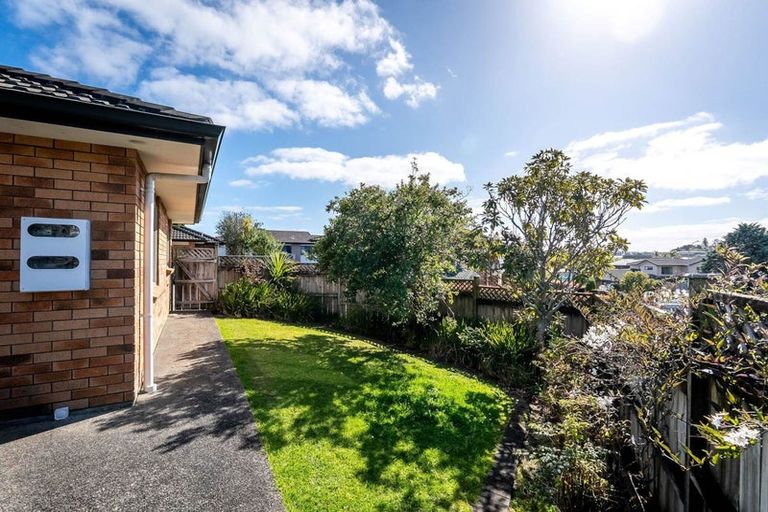 Photo of property in 2/106 Triangle Road, Massey, Auckland, 0614