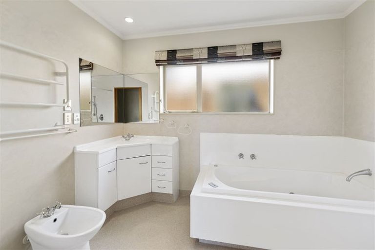 Photo of property in 17 Claremont Rise, Levin, 5510