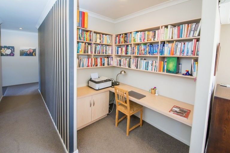 Photo of property in 2 Greenlea Place, Frimley, Hastings, 4120