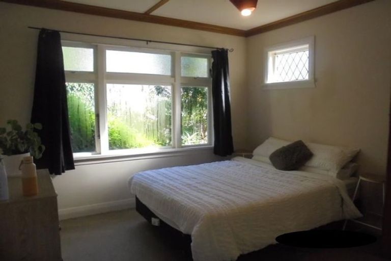 Photo of property in 9 Hungerford Road, Lyall Bay, Wellington, 6022