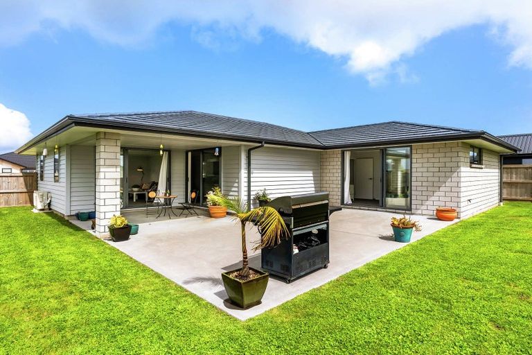 Photo of property in 28 Kerr Crescent, Patumahoe, 2679