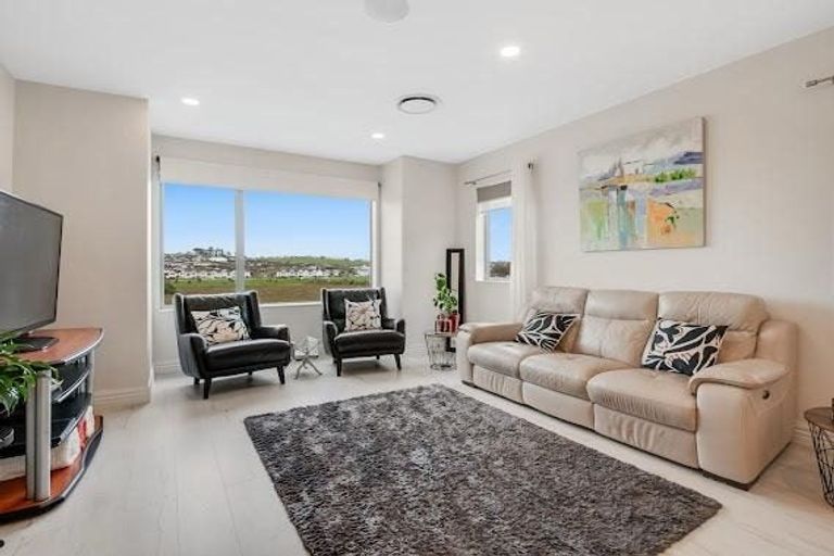 Photo of property in 140 Arran Point Parade, Orewa, 0931