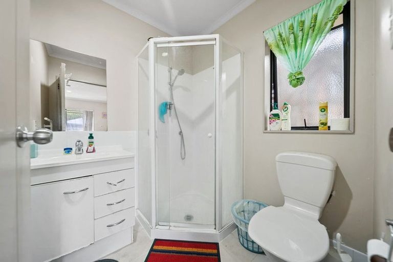 Photo of property in 25 Peninsula Road, Mangere, Auckland, 2022