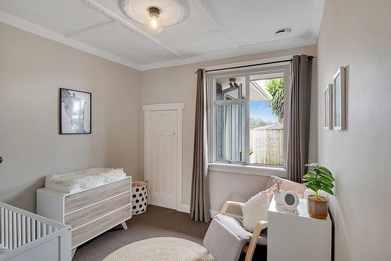 Photo of property in 20 South Road, Moturoa, New Plymouth, 4310