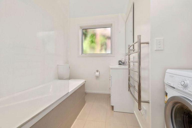 Photo of property in 29a Turville Crescent, Newlands, Wellington, 6037