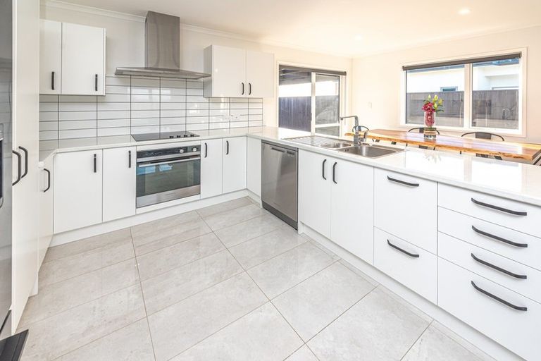 Photo of property in 16 Magnolia Crescent, Tawhero, Whanganui, 4501