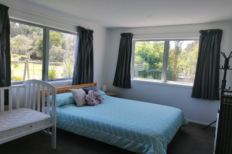 Photo of property in 3 Julia Place, Totara Vale, Auckland, 0629