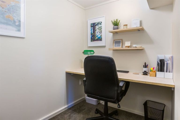 Photo of property in 2 Saunders Close, Whitby, Porirua, 5024