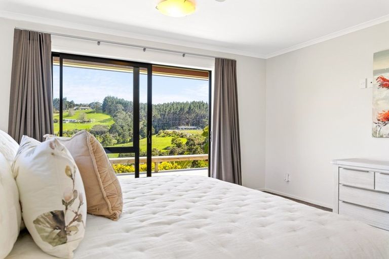 Photo of property in 165b Oraha Road, Kumeu, 0892