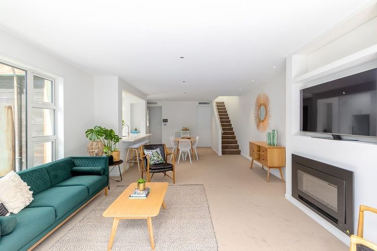 Photo of property in 93 Holly Road, St Albans, Christchurch, 8014