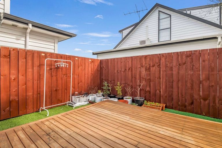 Photo of property in 6/684 Te Atatu Road, Te Atatu Peninsula, Auckland, 0610