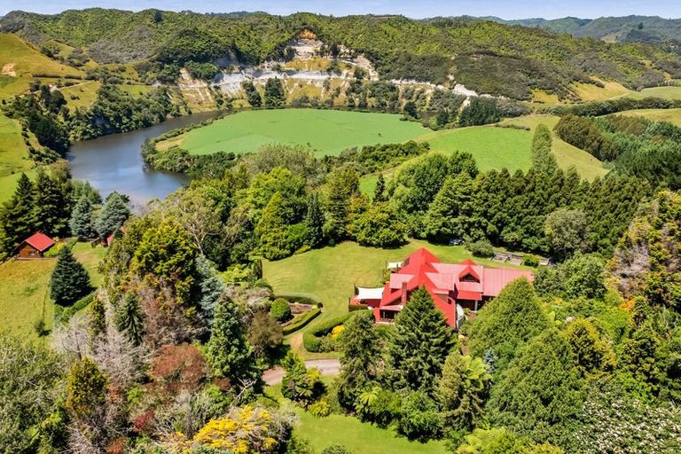 Photo of property in 505 Aorere Road, Ararata, Eltham, 4399