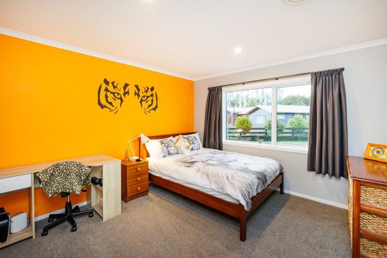 Photo of property in 21 Loveston Lane, Kelvin Grove, Palmerston North, 4470