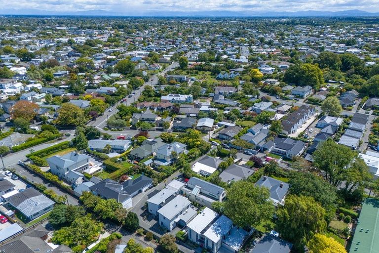 Photo of property in 2/64 Holly Road, St Albans, Christchurch, 8014