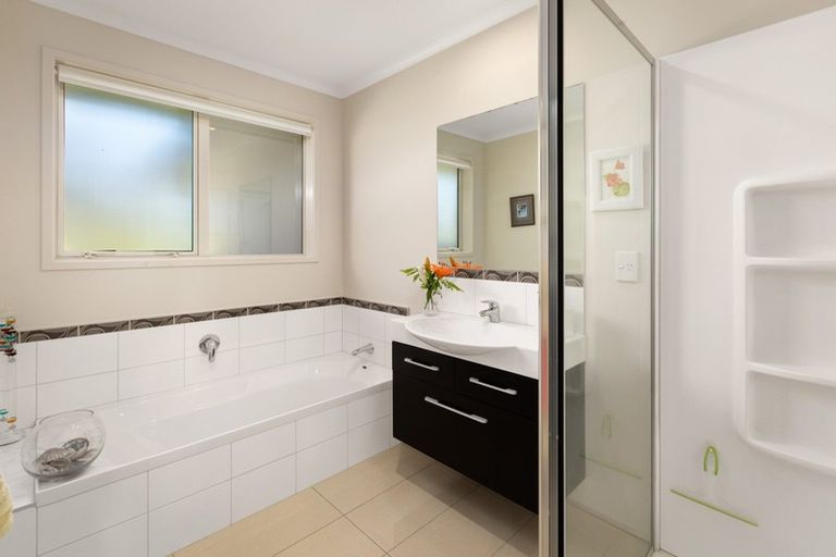 Photo of property in 2 Tranquil Grove, Omokoroa, 3114