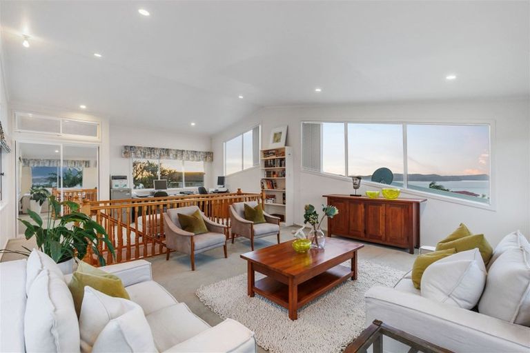 Photo of property in 17 Durness Place, Red Beach, 0932