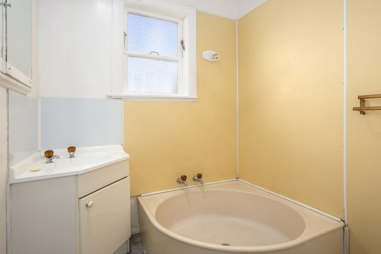 Photo of property in 48 Collins Avenue, Tawa, Wellington, 5028