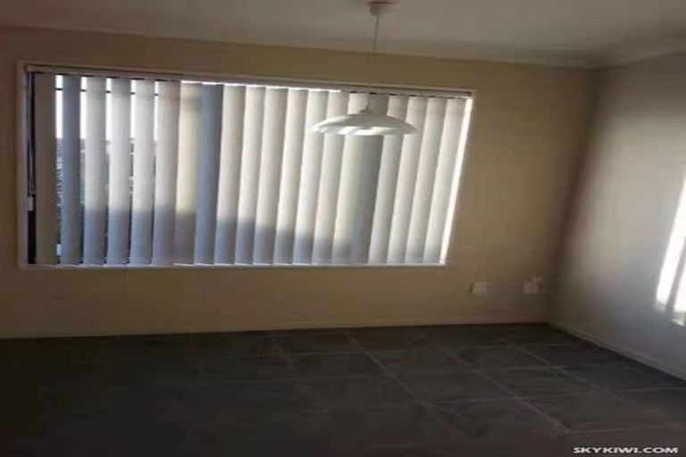 Photo of property in 2 Ballyward Close, East Tamaki, Auckland, 2013