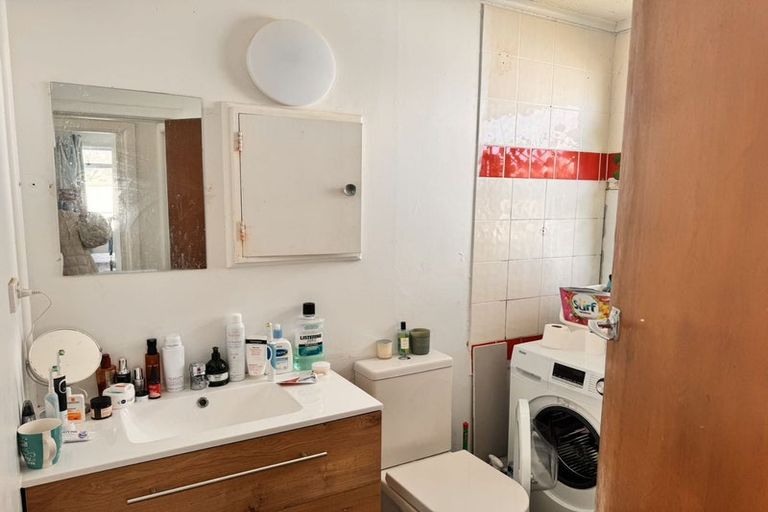 Photo of property in 903 East Coast Road, Northcross, Auckland, 0632