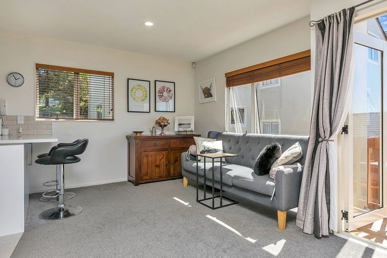 Photo of property in 3/57 Gladstone Road, Northcote, Auckland, 0627