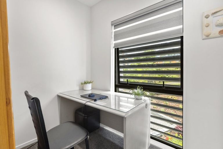 Photo of property in 17a Constable Lane, West Harbour, Auckland, 0618