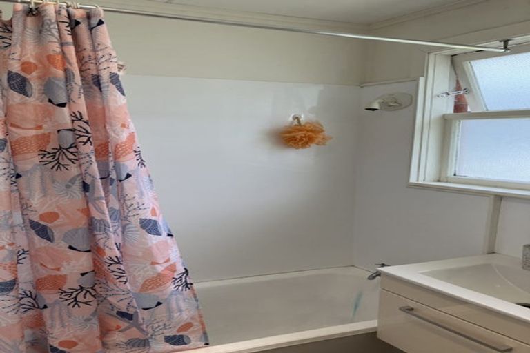 Photo of property in 6 Bird Grove, Stokes Valley, Lower Hutt, 5019