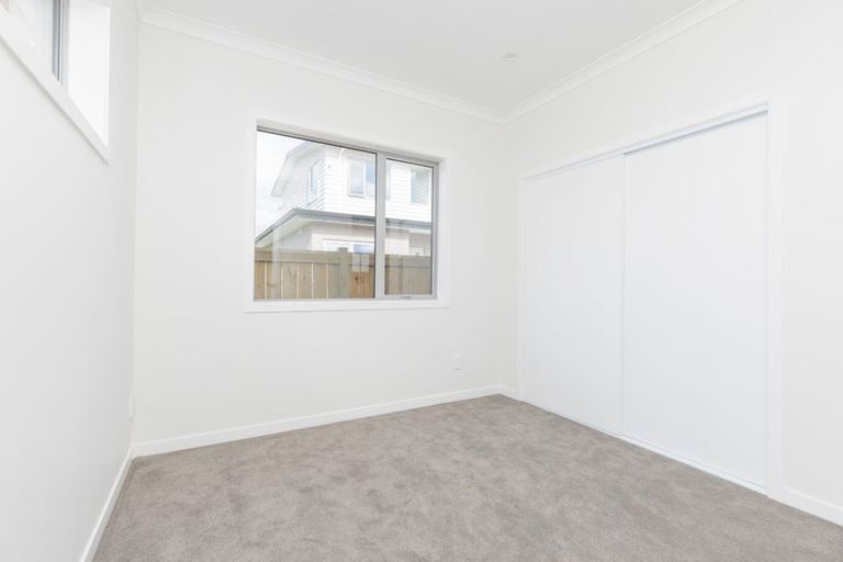 Photo of property in 2/12 The Strand, Wainuiomata, Lower Hutt, 5014