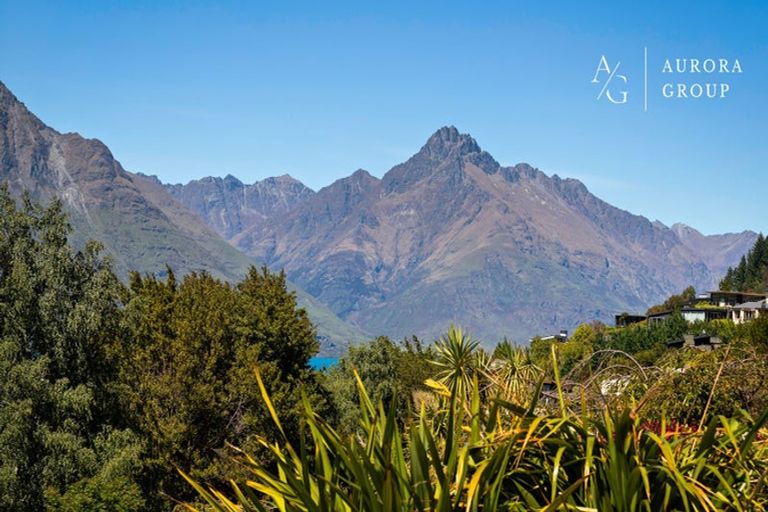 Photo of property in 10 Sainsbury Road, Fernhill, Queenstown, 9300