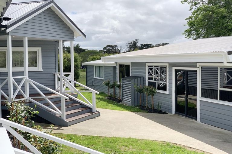 Photo of property in 339 Waitakere Road, Taupaki, Henderson, 0782