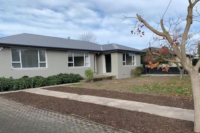 Photo of property in 39 Middlepark Road, Sockburn, Christchurch, 8042