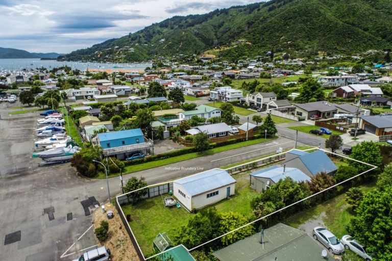 Photo of property in 44 Beach Road, Waikawa, Picton, 7220