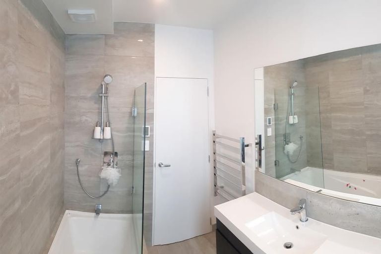 Photo of property in 1f Wilkinson Street, Oriental Bay, Wellington, 6011