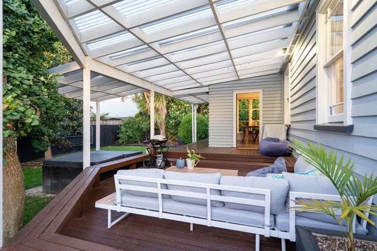 Photo of property in 92 Williams Street, Cambridge, 3434