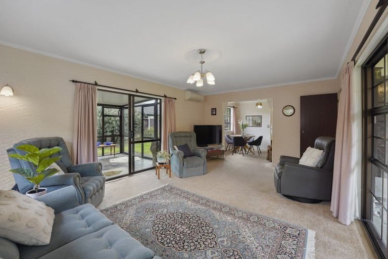 Photo of property in 35 Waddington Drive, Naenae, Lower Hutt, 5011