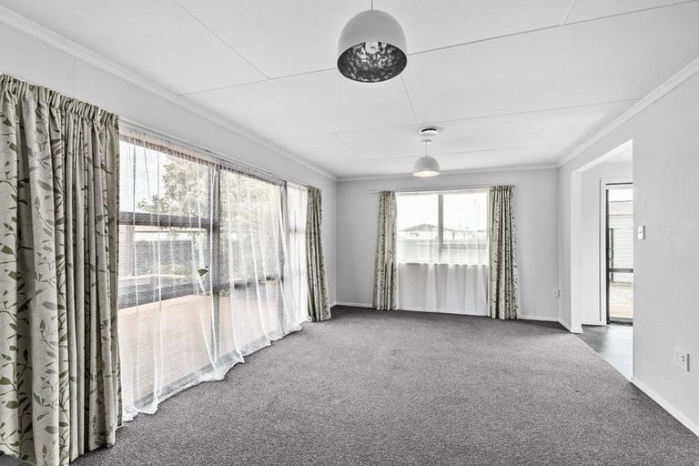 Photo of property in 3 Apollo Parade, Milson, Palmerston North, 4414