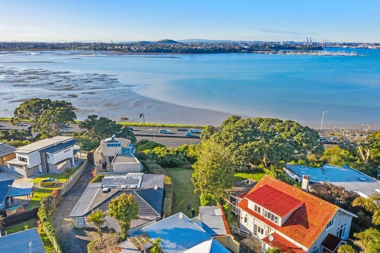 Photo of property in 2/79 Sylvan Avenue, Northcote, Auckland, 0627