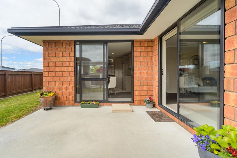 Photo of property in 2 Pegasus Place, Kelvin Grove, Palmerston North, 4414