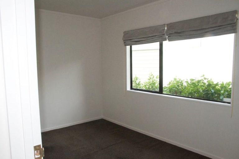 Photo of property in 83 Trias Road, Totara Vale, Auckland, 0629