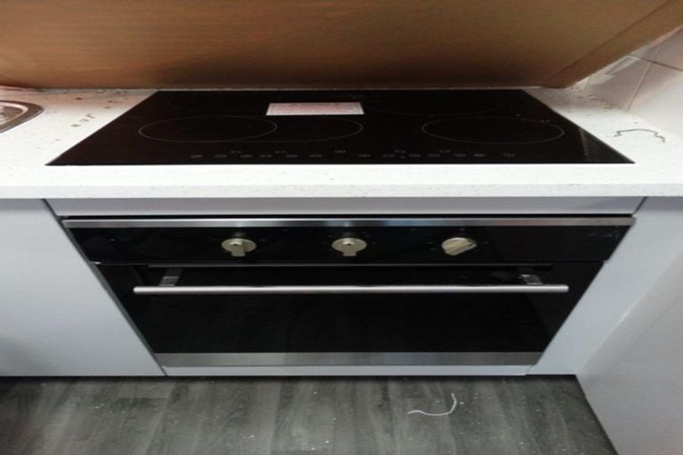 Photo of property in 31 Universal Drive, Henderson, Auckland, 0610