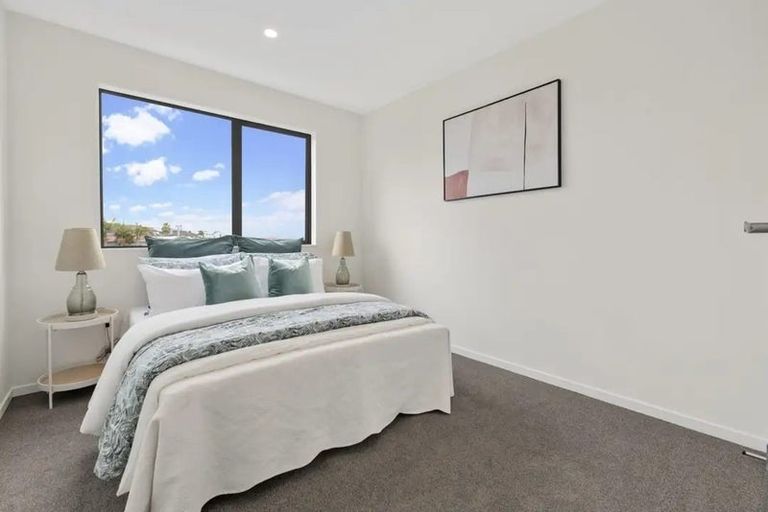 Photo of property in 73 Highland Park Drive, Botany Downs, Auckland, 2010